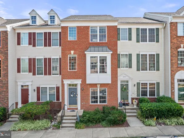 42843 Sykes Ter, Chantilly, VA 20152
