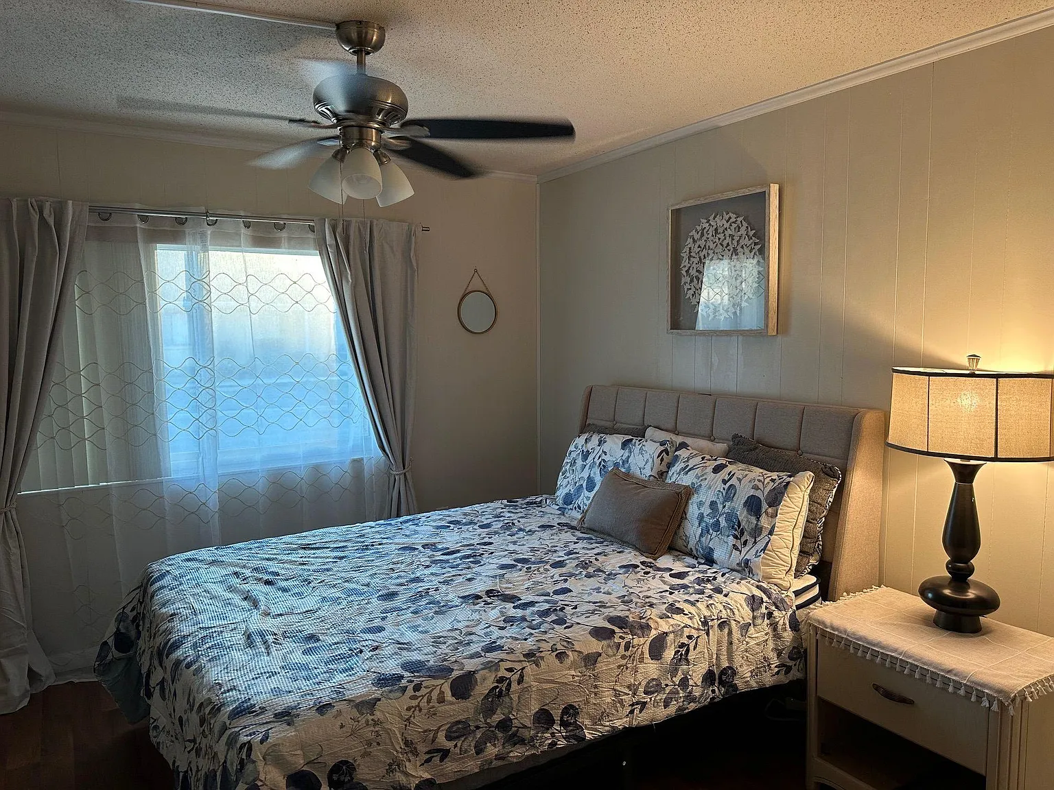 1 bed, 1.0 bath, 1750 sqft, $1,299 — Photo 2