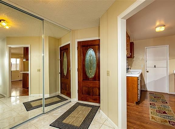 3rd image of 4015 Mira Costa St