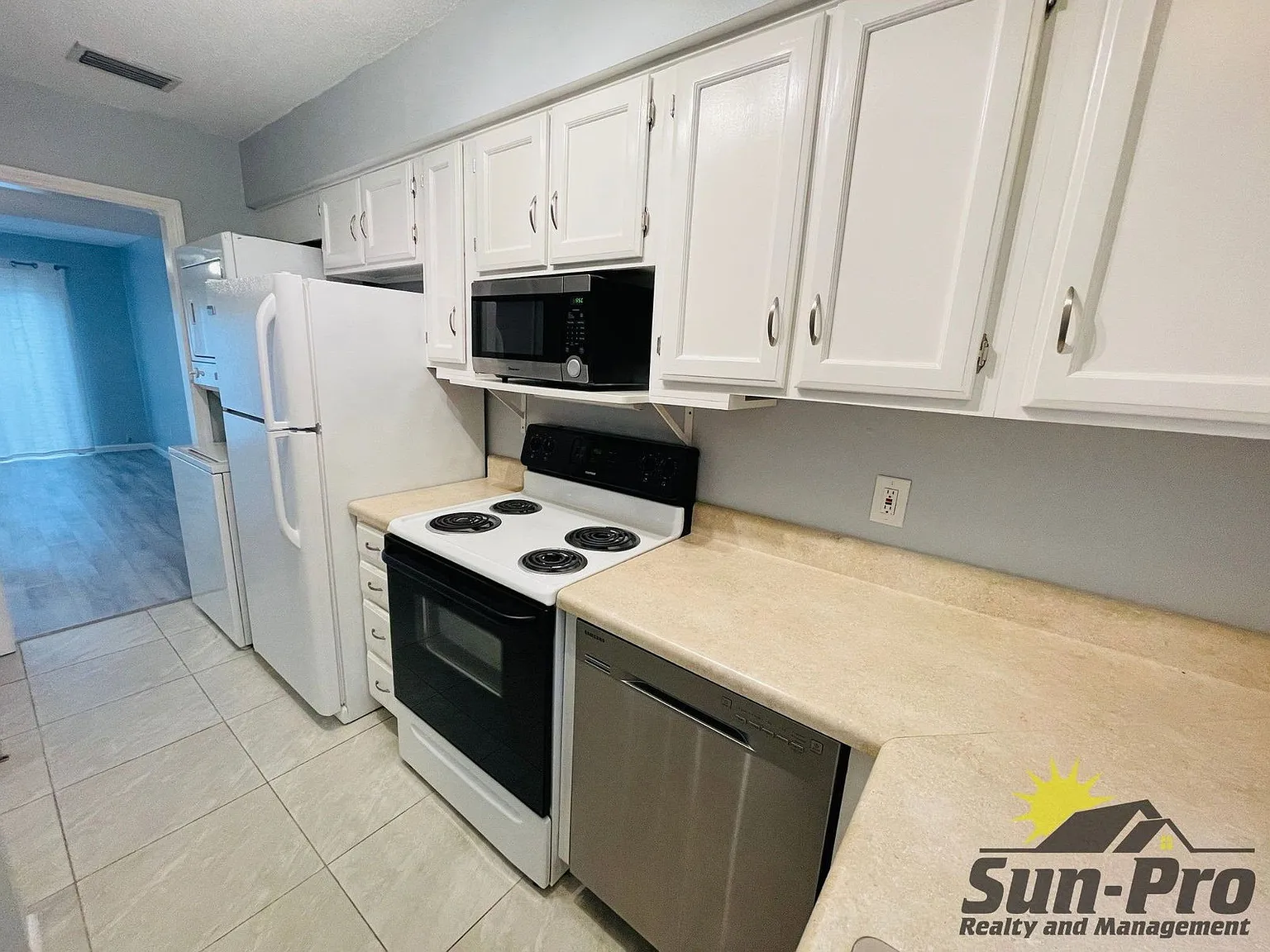 2 bed, 1.5 bath, 990 sqft, $1,695 — Photo 4