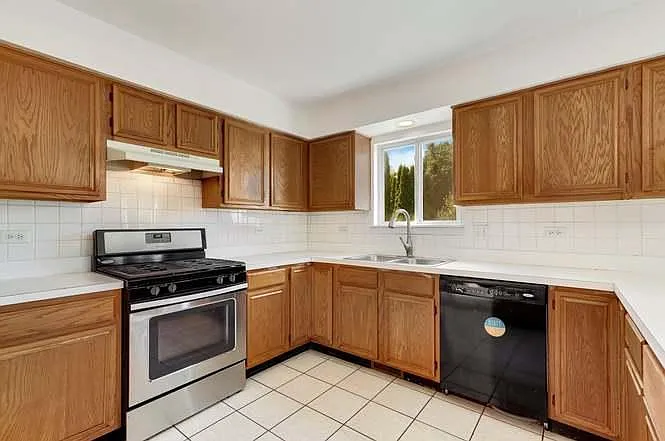 625 Harvest Dr — Photo 8