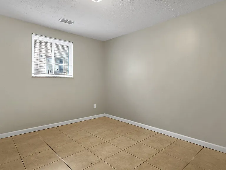 1870 Dunbar Dr #B-4 — Photo 12