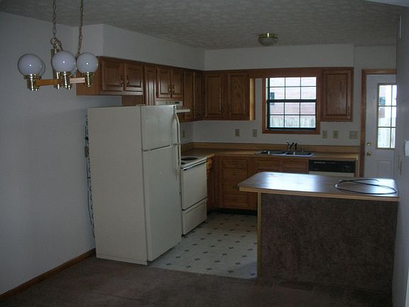 3rd image of 424 Garden City Dr
