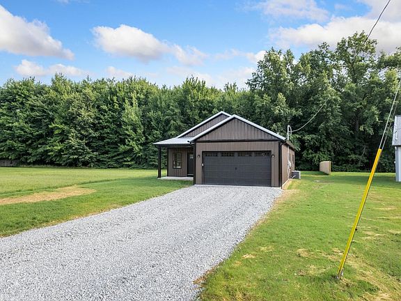 4th image of 143 Custer Dr