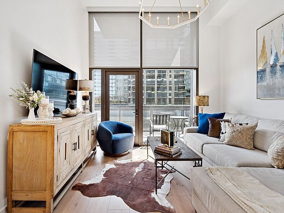 2nd image of 1212 Demonbreun St #606