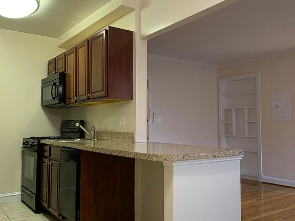 3rd image of 800 S Washington St #Cc301