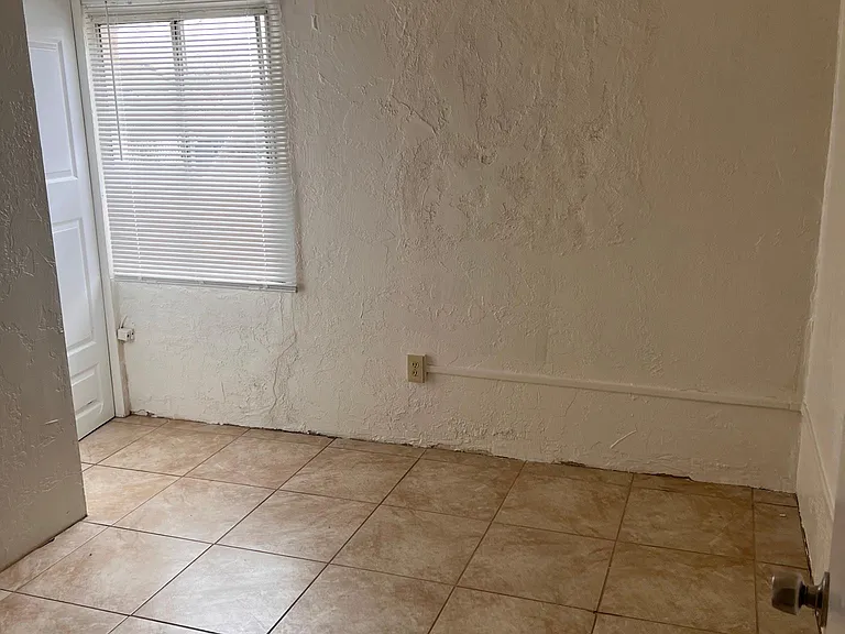 204 E Palmdale St — Photo 5