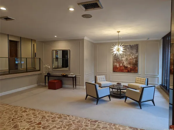 1 Kensington #317, Great Neck, NY 11021