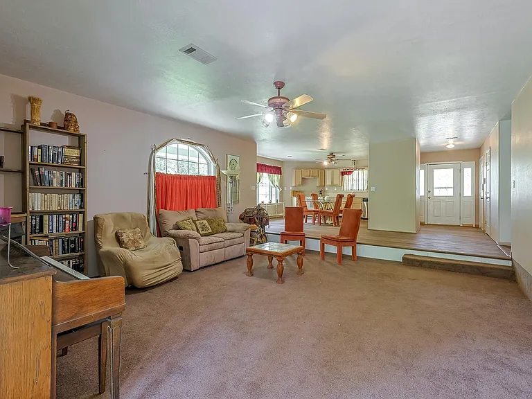 8 Vick Rd — Photo 6