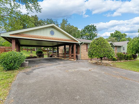5th image of 310 Hollywood Cir