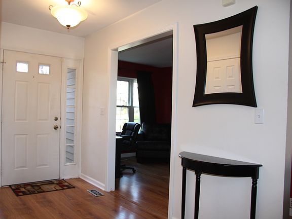 2nd image of 501 Ascot Ln
