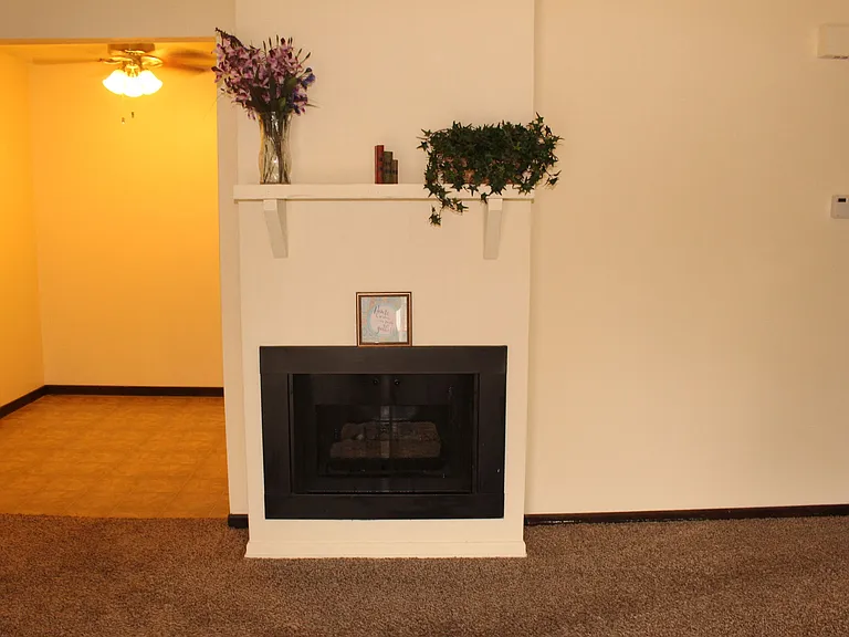 Windsor Crest Apartments — Photo 78