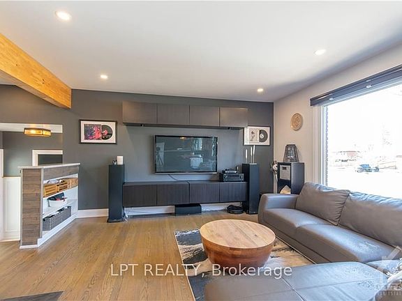 3rd image of 658 Sherbourne Rd #1