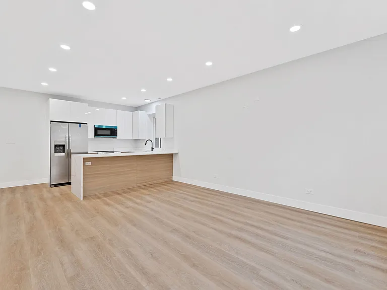 2036 W 18th Pl #G — Photo 5