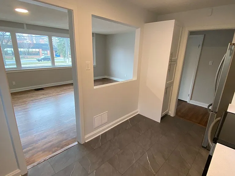 228 Woodroffe Ave #1 — Photo 7