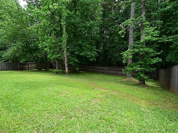 2nd image of 632 Oakview Trl