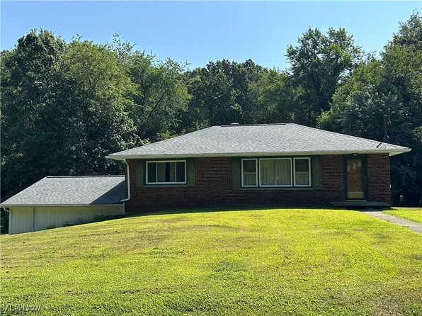 4385 Rex Lake Dr, Akron, OH 44319