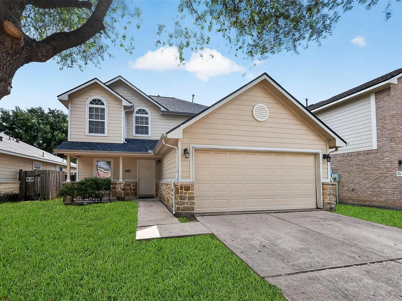 4 bed, 2.5 bath, 1945 sqft, $2,050 — Photo 3