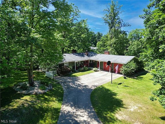 4th image of 3352 Forest Lake Dr