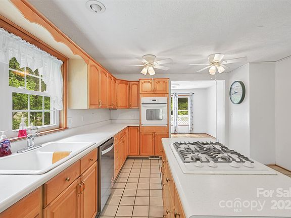 3rd image of 121 Walnut Holler Dr