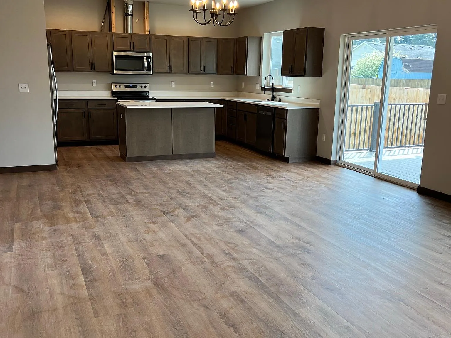 3 bed, 2.5 bath, 1950 sqft, $3,100 — Photo 4