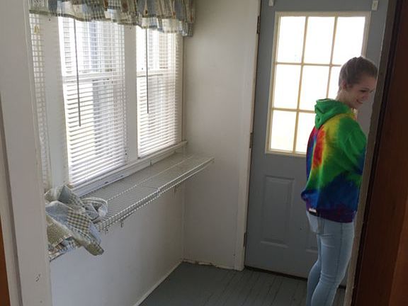 4th image of 2156 Park St