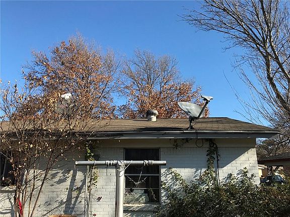 3rd image of 711 W Mills Dr