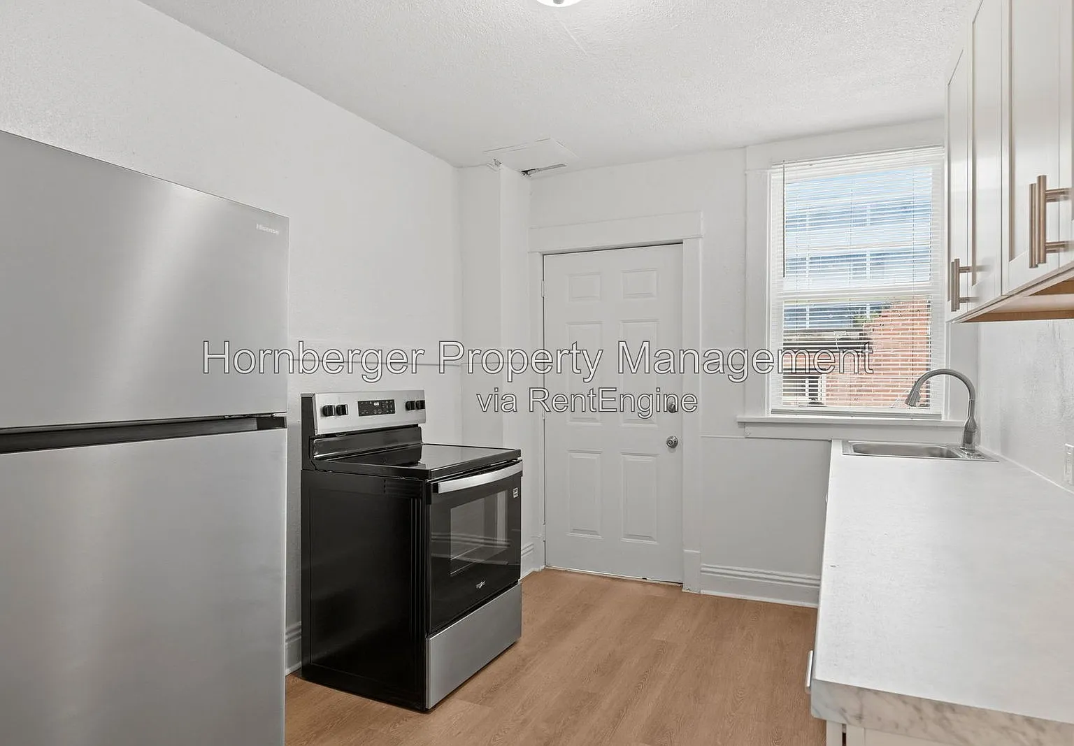 1 bed, 1.0 bath, $925 — Photo 2