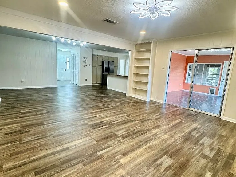1315 Sussex Dr — Photo 5