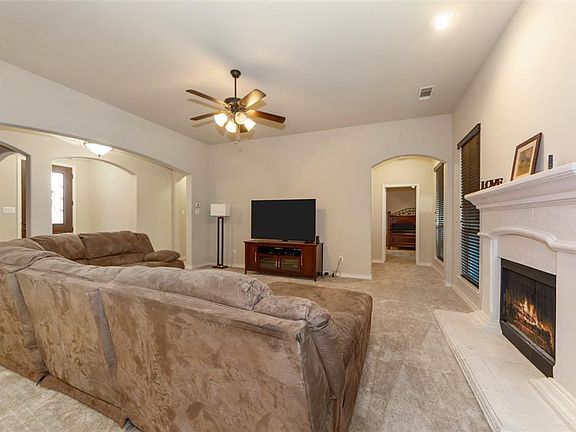 4th image of 313 Parakeet Dr