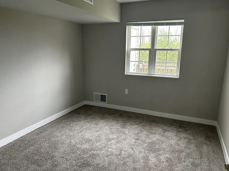 Falls Parc Apartments — Photo 14