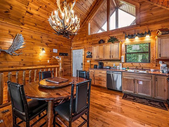 3rd image of 3118 Mountain Grace Ln