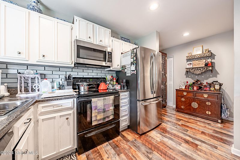 4th image of 57 Meadowlark Drive