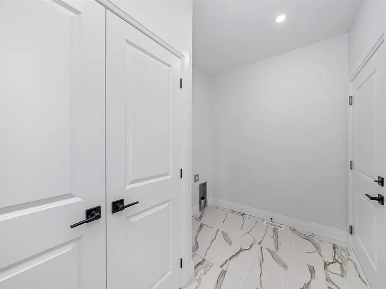 397 Victoria St — Photo 5