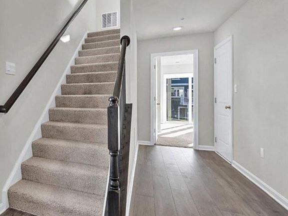 5th image of 5044 Silver Oak Dr