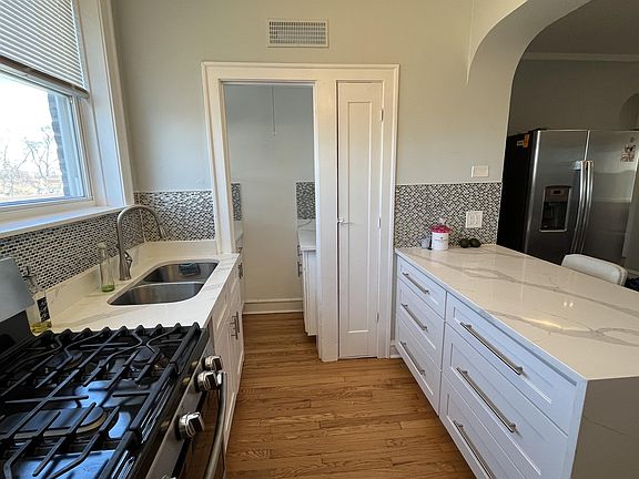 3rd image of 2840 N Lockwood Ave