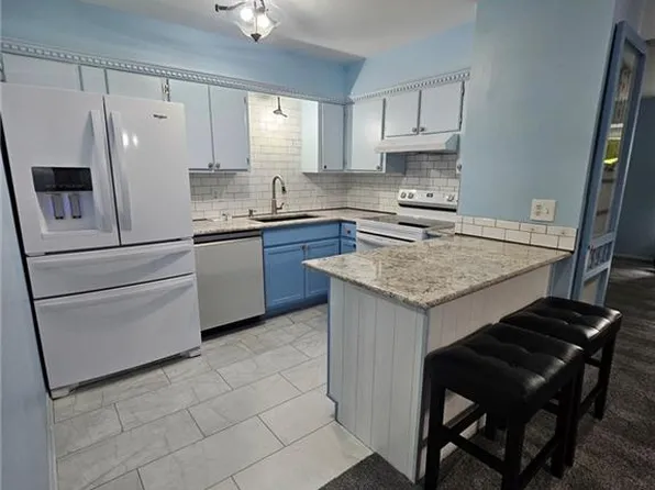 8337 Lowell Ave APT 1, Overland Park, KS 66212