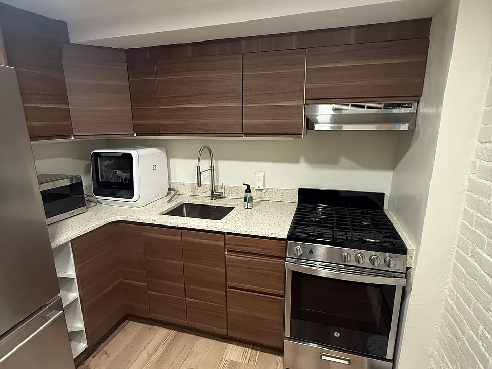 476 Columbus Ave #9