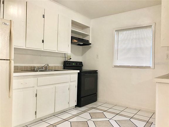 3rd image of 2505 Broadway St