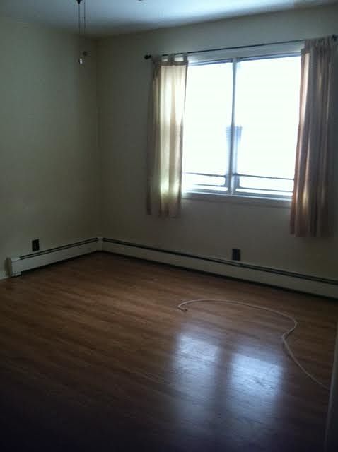 2nd image of 9 E 38th St