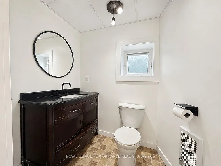 989 King St — Photo 6