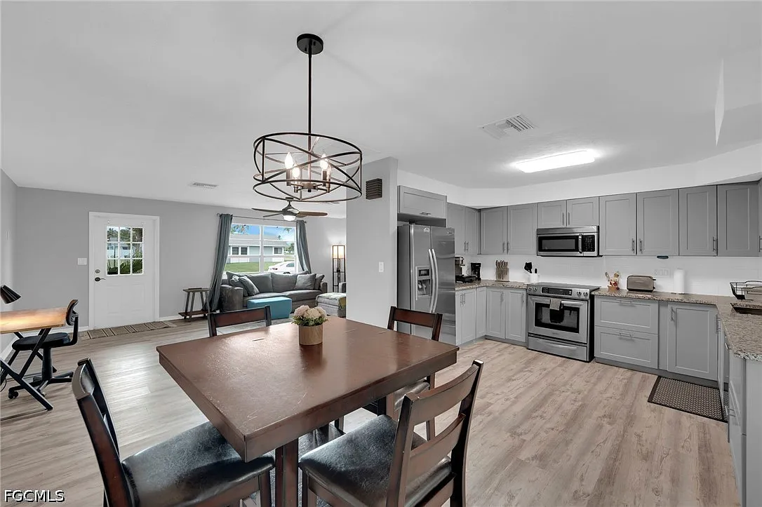 2 bed, 2.0 bath, 1340 sqft, $1,900 — Photo 4
