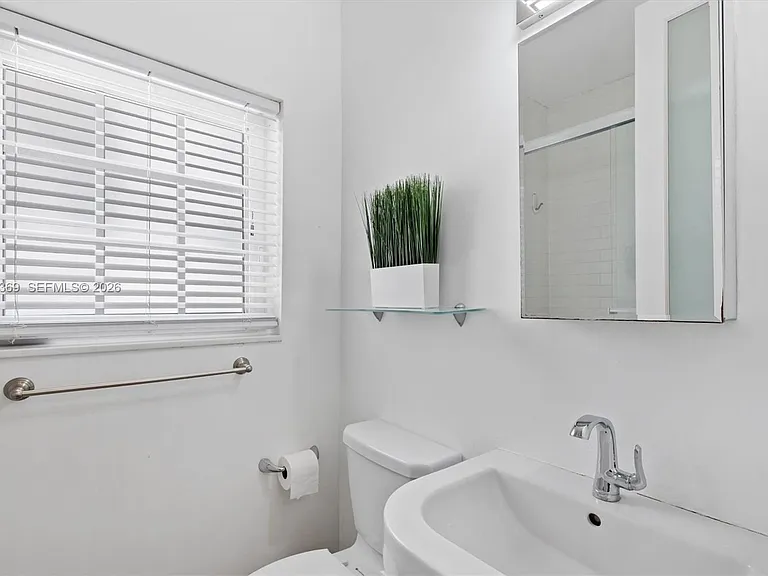 439 15th St #8 — Photo 11