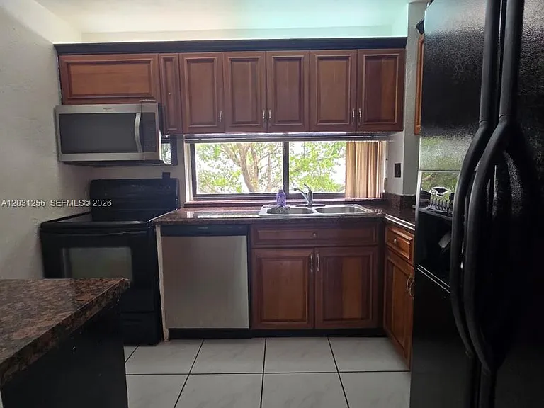 16909 N Bay Rd #321 — Photo 35