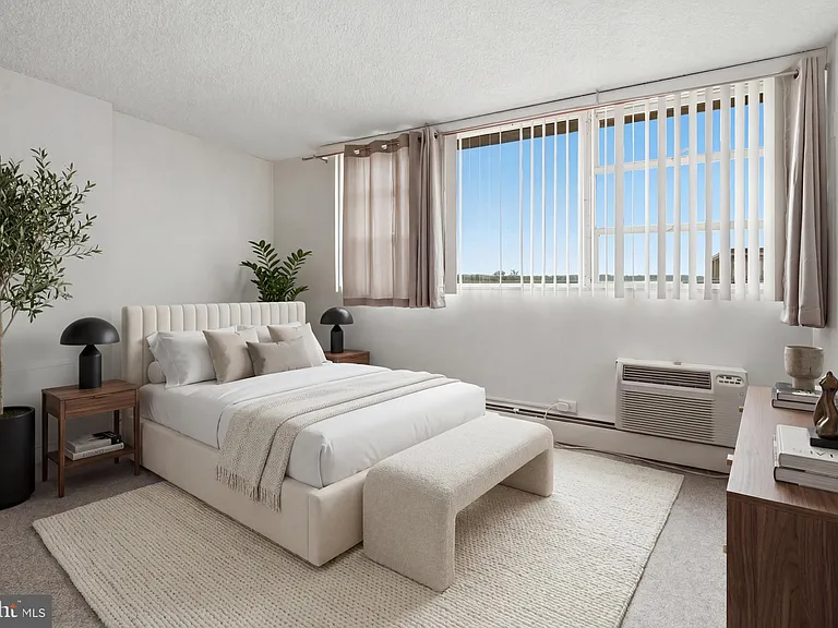 1030 E Lancaster Ave #1001 — Photo 2