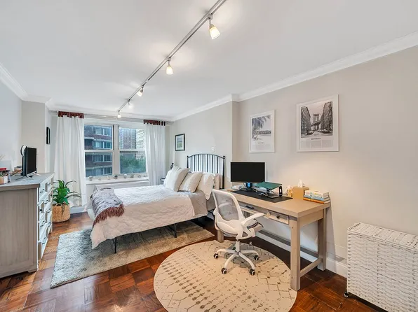 305 E 24th St APT 5V, Manhattan, NY 10010