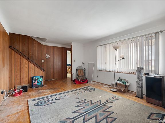 4th image of 27483 Norma Dr