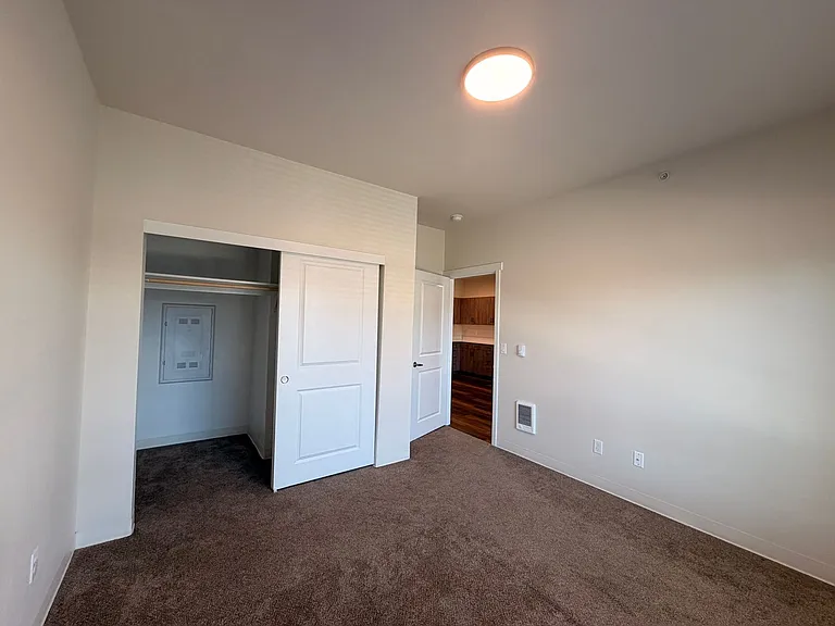 Creek's Edge Apartments — Photo 33