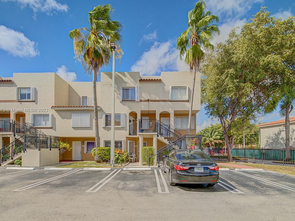 1st image of 551 NW 82nd Ave APT 526