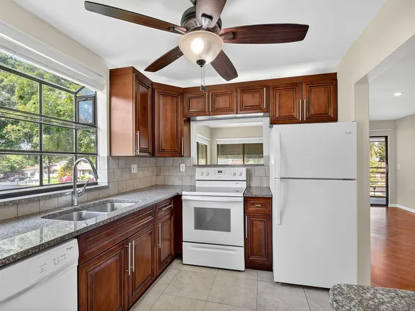 5040 Rose Hill Drive #206, Boynton Beach, FL 33437